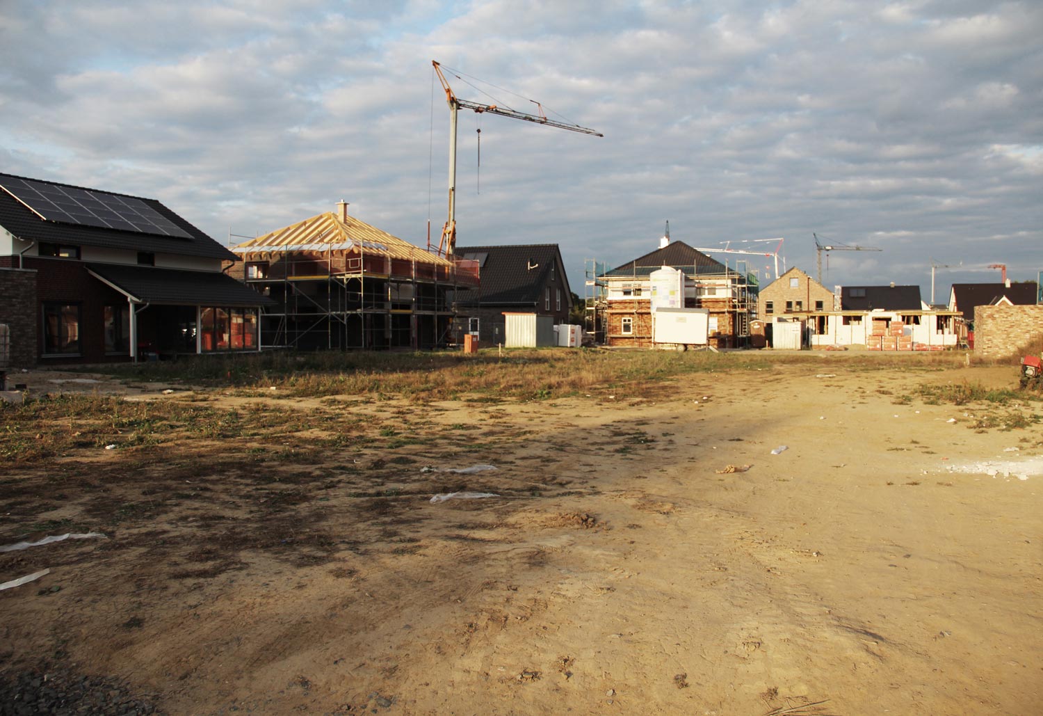 Auf diesem gut 630 Quadratmeter großen Grundstück in Havixbeck ist in zehn Monaten ein Einfamilienhaus aus Backstein entstanden.