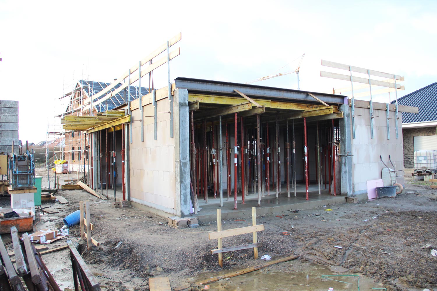 Fertigstellung der Erdgeschoss-Mauern