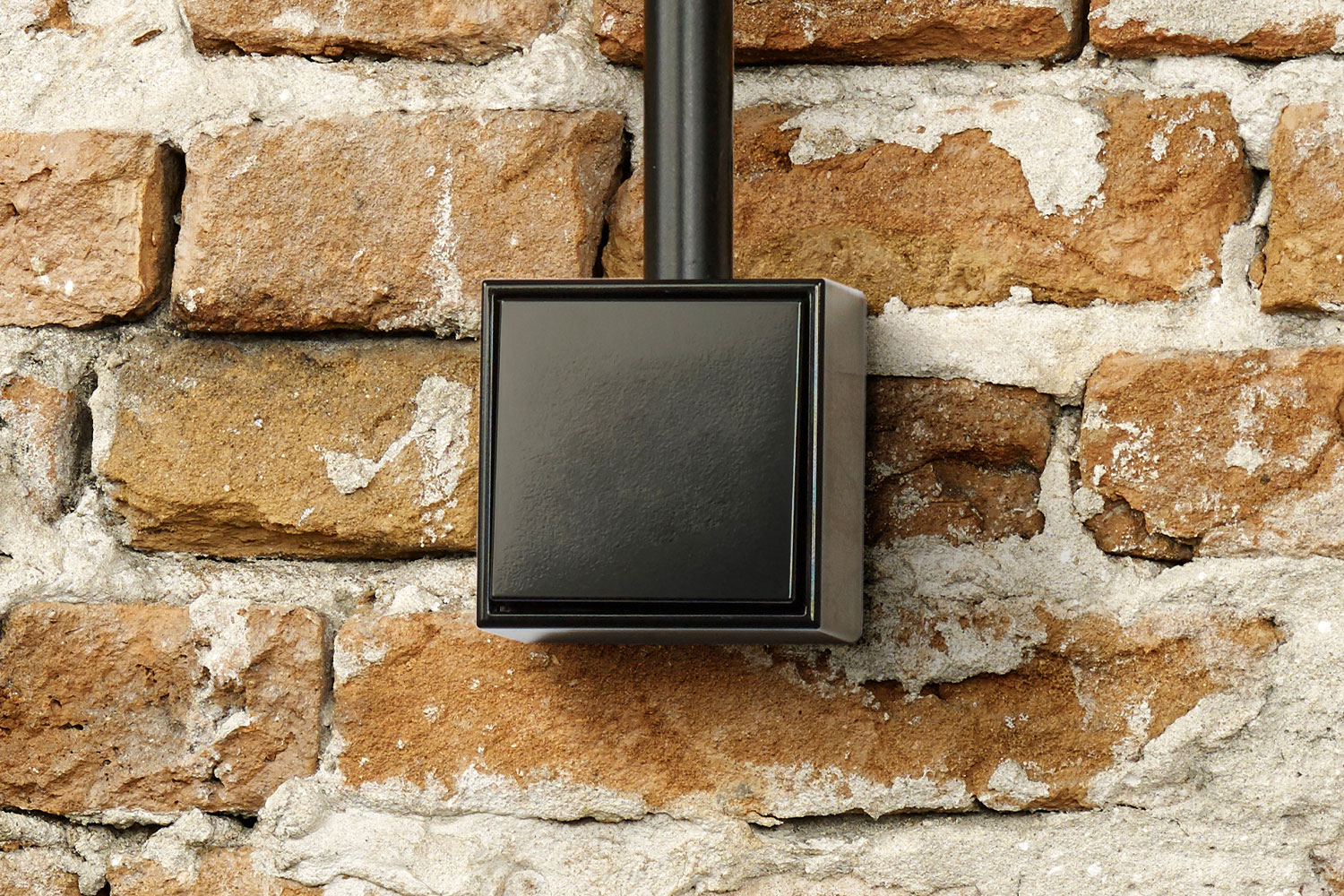 Schalter auf Backsteinwand